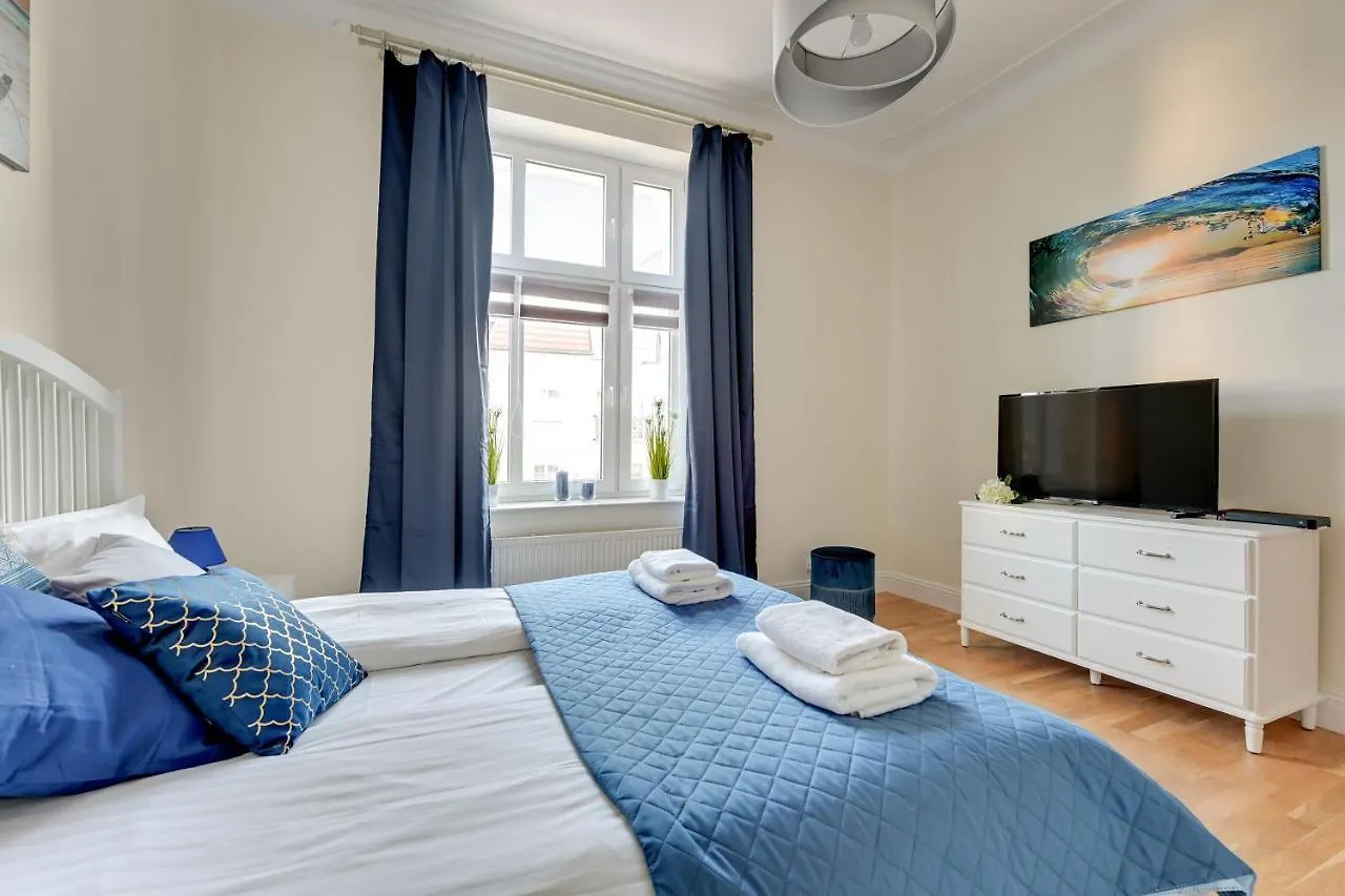 Lion Apartments - Palermo Spacious Family Apartment 3 Min Walk From The Beach Sopoty