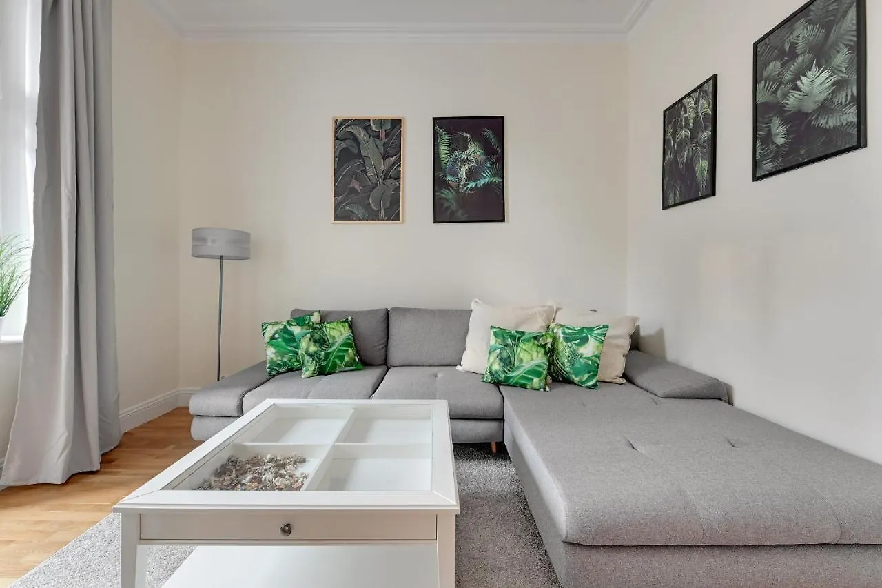 Lion Apartments - Palermo Spacious Family Apartment 3 Min Walk From The Beach Sopoty Polsko