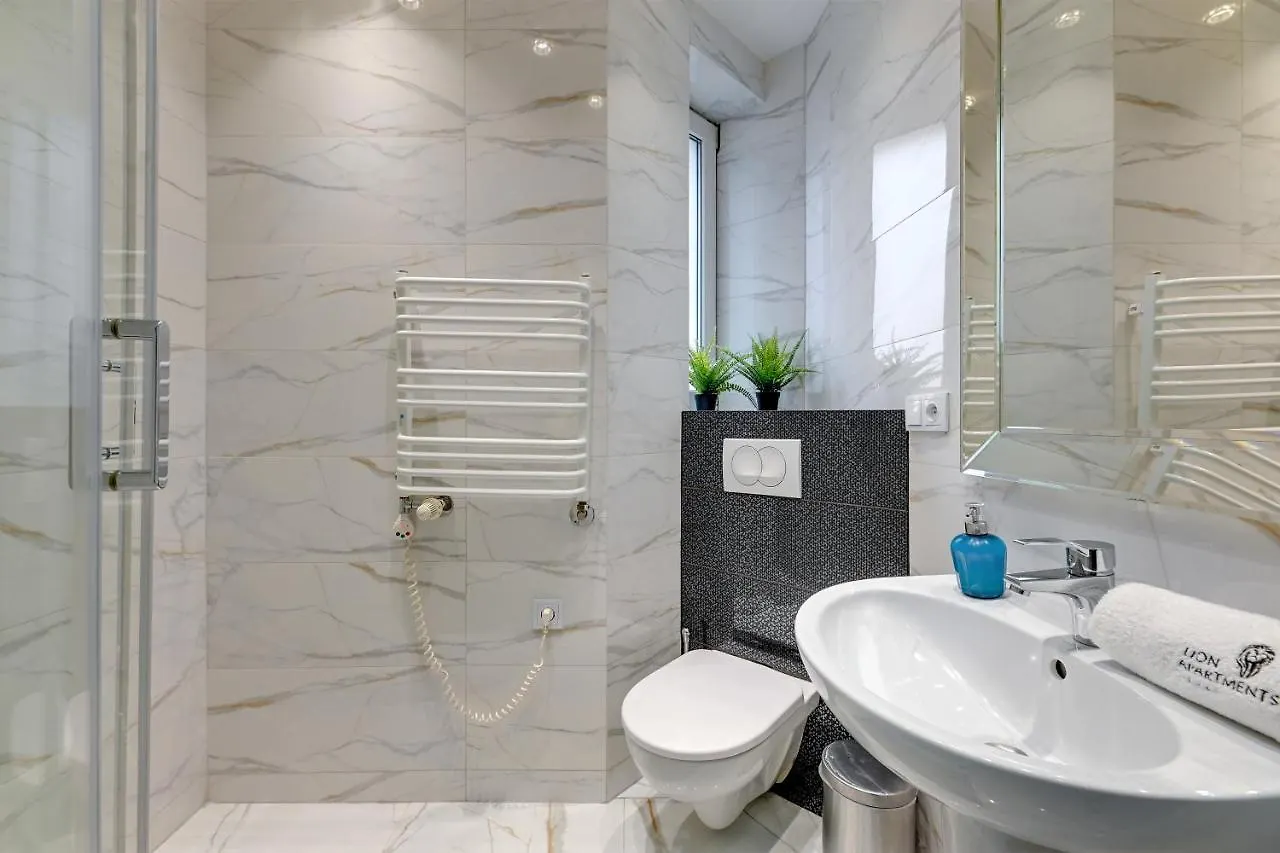 Lion Apartments - Palermo Spacious Family Apartment 3 Min Walk From The Beach Sopot