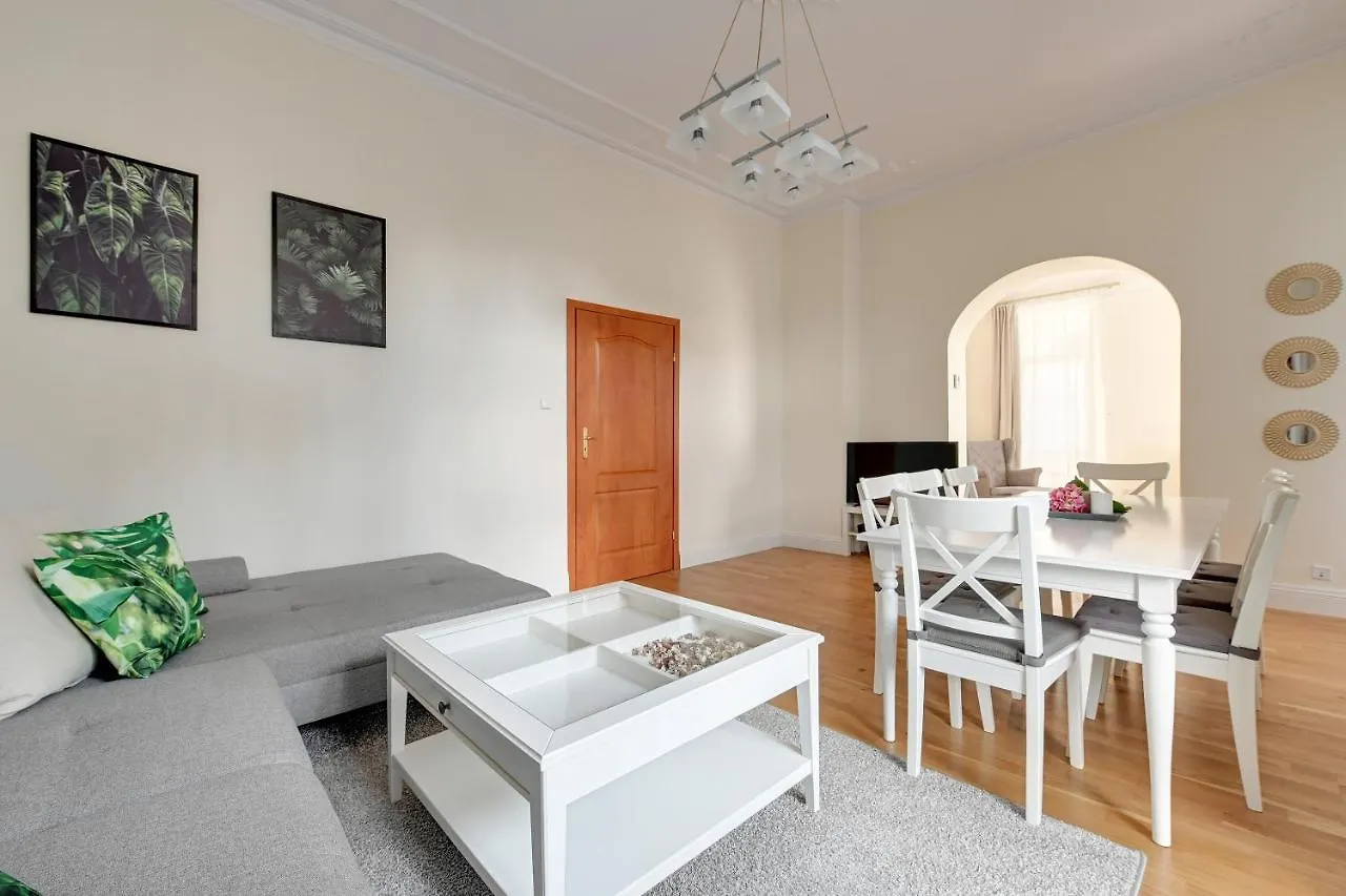 Lion Apartments - Palermo Spacious Family Apartment 3 Min Walk From The Beach Sopot